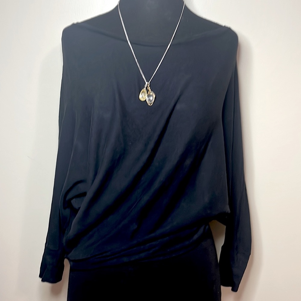 Nwot Vans 3/4 sleeve black top!  Can wear off 1 or both shoulders batwing sleeve